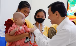 Tết Trung thu ấm áp đến sớm với bệnh nhi và trẻ mồ côi