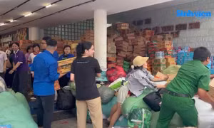 Những chuyến hàng cứu trợ ấm áp của tuổi trẻ TP. HCM gửi đến đồng bào miền Trung