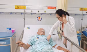 Nhiễm căn bệnh có từ thời cổ đại, toàn thân cụ ông gồng cứng và co giật dữ dội
