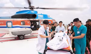 Kịp thời cấp cứu nhân viên y tế nhồi máu cơ tim trên biển