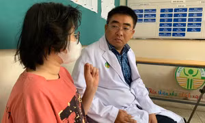 Cuộc gọi lúc nửa đêm giải cứu bé gái bị mẹ ruột ép bán dâm