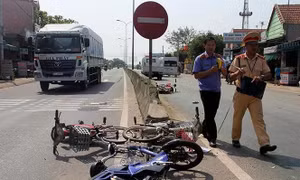 Báo động tai nạn giao thông ở trẻ em đi xe đạp điện