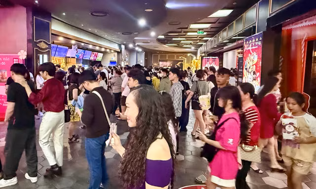 Rạp phim ken cứng người ngày Mùng 1 Tết