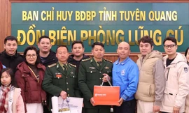 Trao tặng hàng trăm suất quà 'Đông ấm vùng cao' đến học sinh ở Tuyên Quang