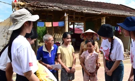 Báo Tiền Phong cùng các nhà hảo tâm tiếp sức đồng bào vùng lũ Thái Nguyên