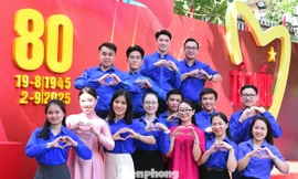 Người trẻ đua trend 'Tôi yêu Tổ quốc tôi'