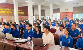 Lớp Bình dân học vụ số ở Hưng Yên