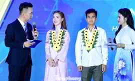 'Thanh niên sống đẹp' Hòa Minzy: Gần 500 em nhỏ gọi hai tiếng 'mẹ Hòa'