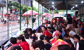 Bên trong 'Nhà bạt phục vụ nhân dân' theo dõi diễu binh diễu hành