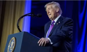 Tổng thống Mỹ Trump không xin lỗi về video xúc phạm vợ chồng ông Obama