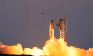 Tên lửa Starship của hãng SpaceX được phóng từ Texas tháng 10/2024. (Ảnh: Reuters)