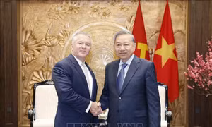 Trợ lý Ngoại trưởng Mỹ chuyển lời chúc mừng của Tổng thống Donald Trump đến Tổng Bí thư Tô Lâm