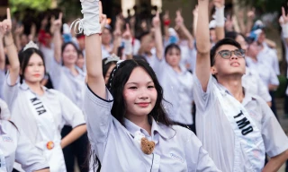 Học sinh các trường chuyên chính thức học theo chương trình riêng từ ngày 15/10