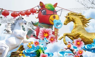 Linh vật ngựa Tết Bính Ngọ 2026 ở các tỉnh thành, đâu là tuấn mã xịn nhất?