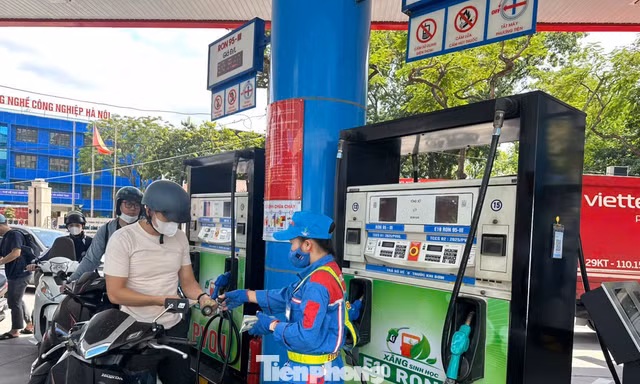 Bộ Công Thương đề xuất từ 1/1/2026, toàn bộ xăng được pha chế, phối trộn, kinh doanh để sử dụng cho phương tiện cơ giới dùng động cơ xăng trên toàn quốc phải là xăng E10.