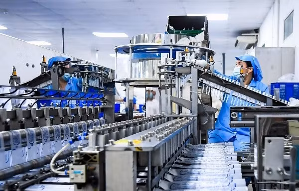 Giá xăng dầu tăng: Doanh nghiệp siết chi phí, tăng tốc chuyển đổi năng lượng