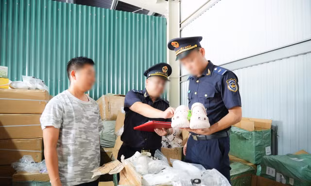 Hải quan phát hiện hơn 800.000 sản phẩm nghi xâm phạm sở hữu trí tuệ