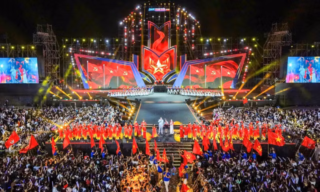 Khi người Tiền Phong làm concert