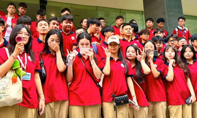 Học sinh hào hứng tham gia Ngày hội tuyển sinh khối các ngành Khoa học và Công nghệ lần thứ nhất ảnh: Dương Triều 