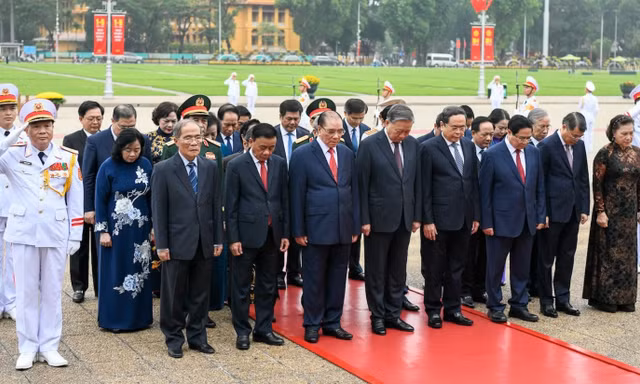 Lãnh đạo Đảng, Nhà nước vào lăng viếng Chủ tịch Hồ Chí Minh