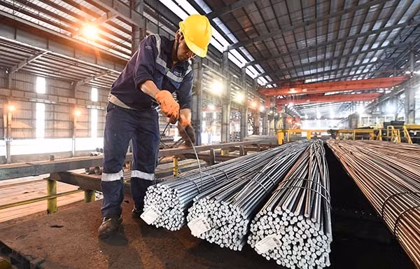 Doanh nghiệp 'đứng ngồi không yên' vì giá thép 'nhảy múa' theo xăng dầu 