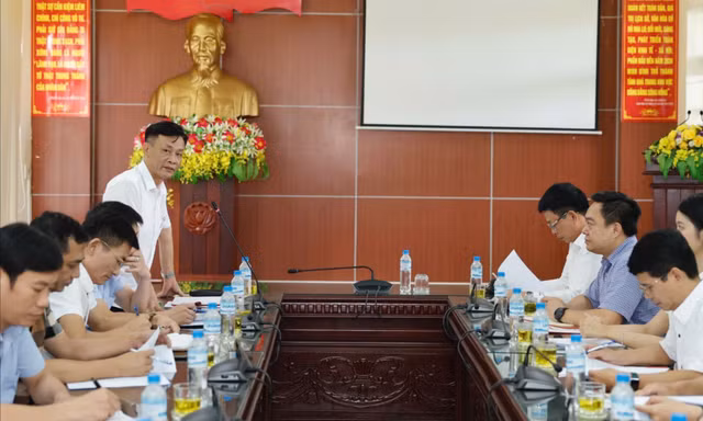 Báo Tiền Phong làm việc cùng tỉnh Ninh Bình chuẩn bị cho Siêu Cúp bóng đá Quốc gia 2024/25 - Cúp THACO