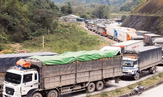 Hỏa tốc đề nghị 3 bộ gỡ vướng cho nông sản đang ùn tắc ở cửa khẩu