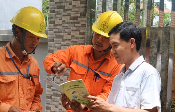Chuyên gia giải mã lý do hóa đơn tiền điện tăng cao bất thường 