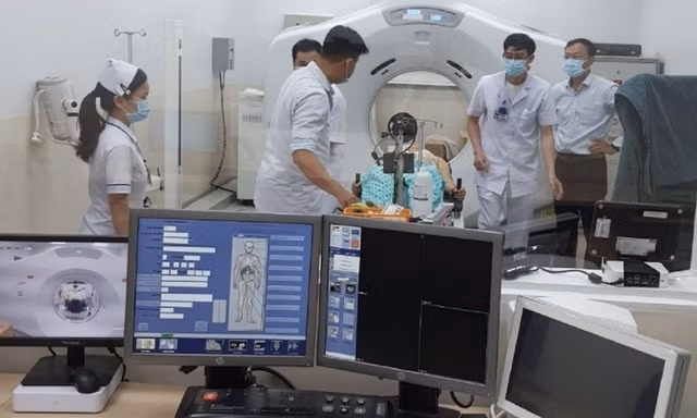 Dài cổ chờ xạ trị