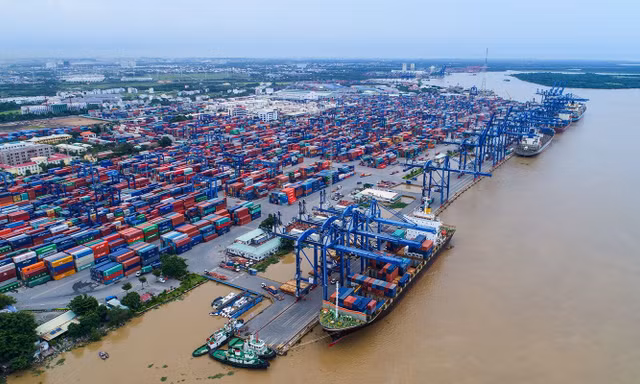 Tân cảng Sài Gòn thu phụ phí nhiên liệu từ hôm nay 