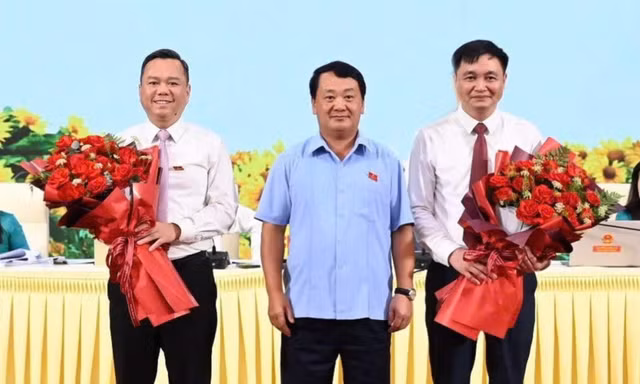 HĐND tỉnh Tuyên Quang bầu hai Phó Chủ tịch UBND tỉnh