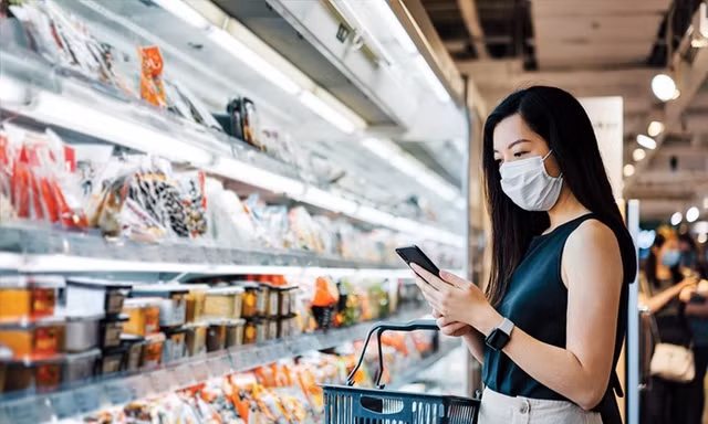 Người Việt 'cân đong, đo đếm' trong chi tiêu năm 2025