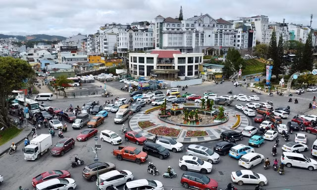Xa mái ấm, mang theo khát vọng dựng xây 