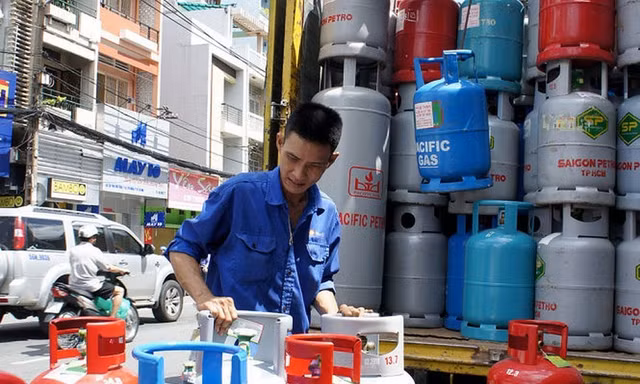 Giá gas bán lẻ đồng loạt tăng 