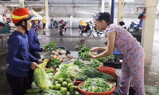 Không để xảy ra khan hiếm hàng hóa tại nơi ảnh hưởng bão số 5