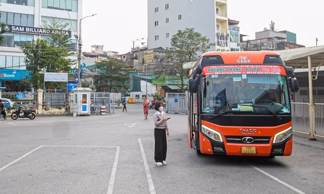 Hà Nội chiều 29 Tết: Lặng lẽ những chuyến xe cuối cùng