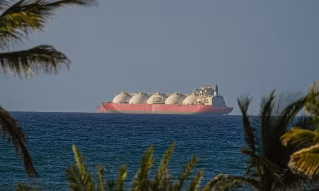 Hàn Quốc nói tên lửa Iran đánh trúng tàu hàng ở eo biển Hormuz