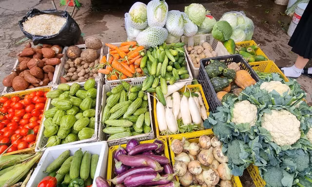 Lương sắp tăng, giá xăng dầu hạ nhiệt, chi phí tiêu dùng ra sao?