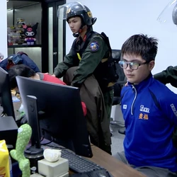 [VIDEO] Cảnh sát đột kích hang ổ 'Xôi Lạc TV'