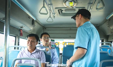 Niềm vui từ xã đảo duy nhất của Thủ đô khi lần đầu có tuyến buýt