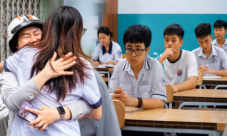 VIDEO: Trước giờ G, thí sinh và phụ huynh thấp thỏm chờ kỳ thi áp lực hơn cả đại học