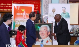 Tổng thống Nam Phi đến thăm gia đình Đại tướng Võ Nguyên Giáp