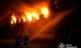 Nga - Ukraine leo thang tấn công trên biển, giàn khoan và hải cảng bị nhắm mục tiêu