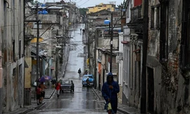 Siêu bão Melissa đổ bộ Cuba với sức gió gần 200 km/h