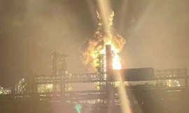 Ukraine tấn công liên tiếp hai nhà máy lọc dầu của Nga