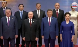 Chủ tịch Trung Quốc Tập Cận Bình chào đón các khách mời quốc tế tại Thiên Tân