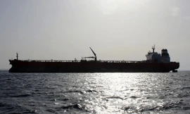 Pháp bắt giữ 2 người trên tàu chở dầu nghi thuộc 'hạm đội bóng tối' của Nga