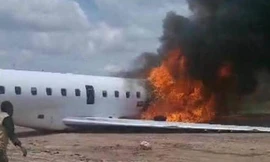 Congo: Bộ trưởng thoát chết trong gang tấc khi máy bay bốc cháy dữ dội