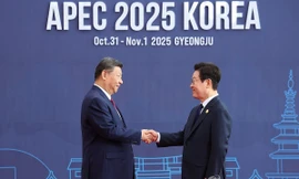 Tổng thống Hàn Quốc và Chủ tịch Trung Quốc nói về duy trì thương mại tự do tại hội nghị APEC