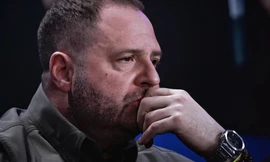 Vừa mất chức, cựu trợ lý thân cận của Tổng thống Ukraine xung phong ra trận